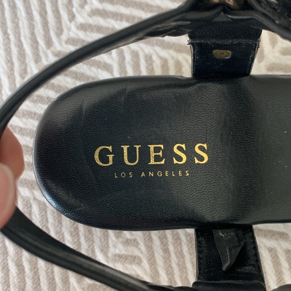 Guess black leather chunky platform sandals gold curb chain toe accent size 9 - Picture 9 of 11